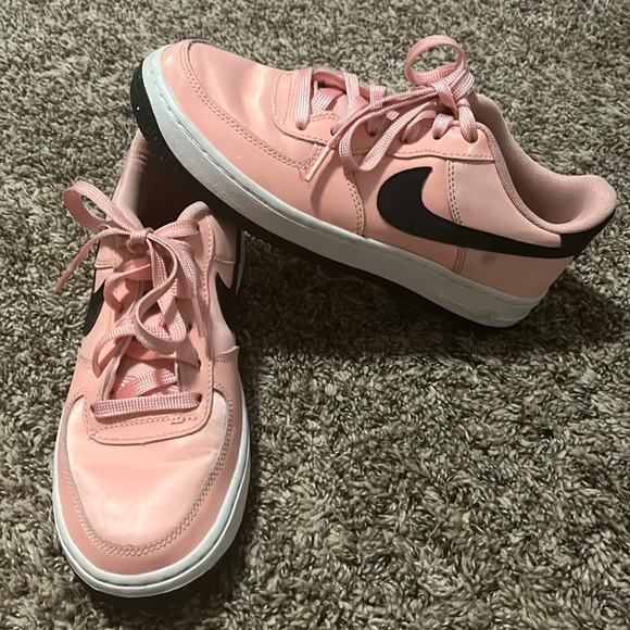 pink and black air forces - Picture 1 of 1
